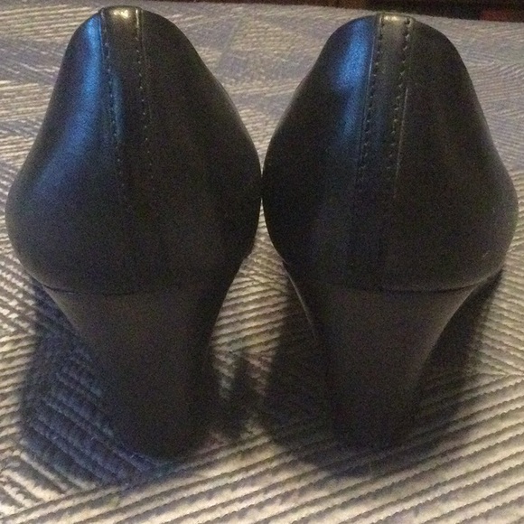 Tory Burch size 8 black smooth leather wedges for women - Picture 7 of 9